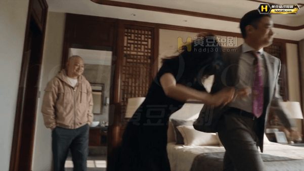 【AI短剧】《从地狱归来：深渊调教》EP1-2集 父亲被兄弟们构陷，母亲被他们凌 配图2