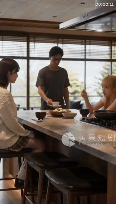 【AI短剧】《鬼父真人版》EP0-10集，继父白天是温柔慈父，夜里先占有傲娇爱莉 配图7