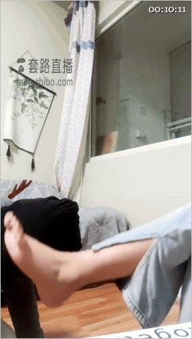 ㊙【SM调教】【罗宾女王】我的首席舔脚官帆布鞋黑棉袜很香吧高帮帆布鞋棉袜裸足羞辱 配图2