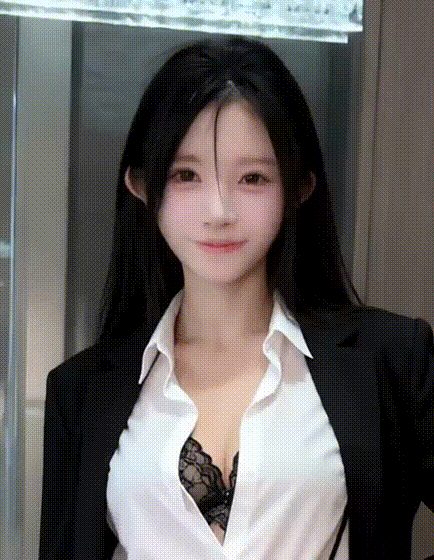 【AI脱衣】抖音快手小红书骚女明星爱吃大鸡巴肏逼骑乘摇曳！ 配图7
