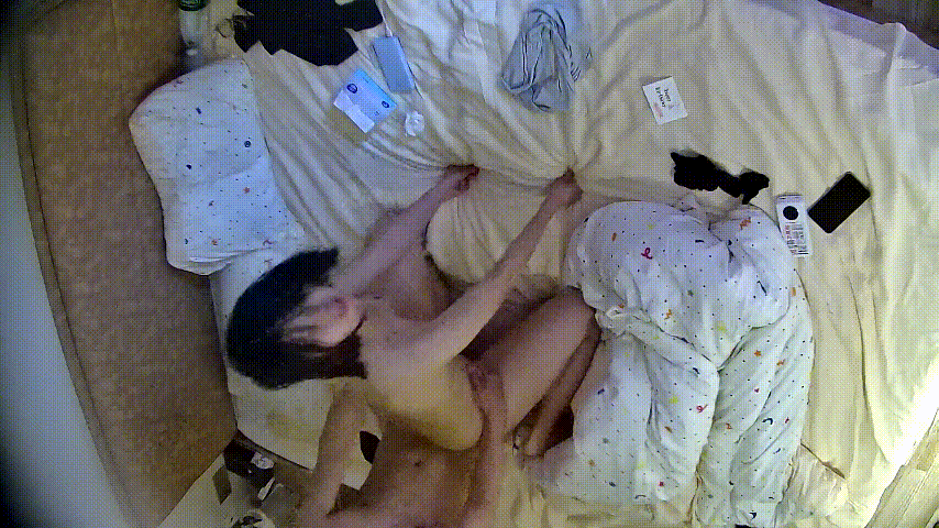 情趣酒店激情爆射！5.23上午入住的美女穿上黑丝被寸头猛男狂拱一炮，摸搞玩弄后睡 配图4