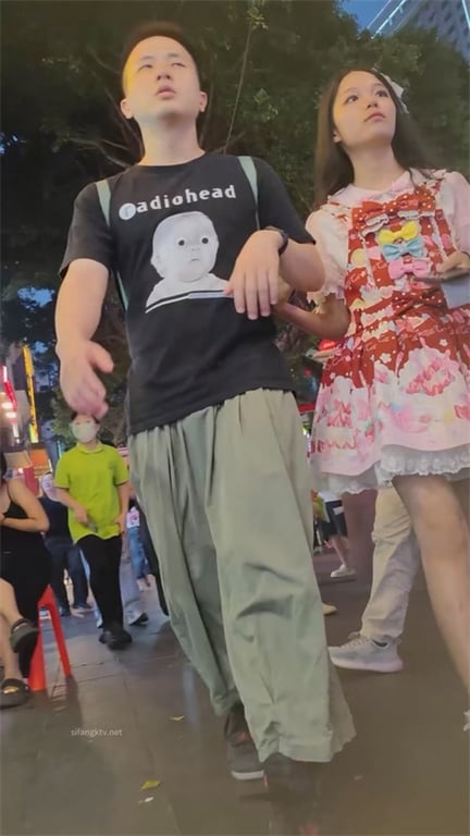 极致诱惑【商场偷拍】顶级靓女大长腿玉足高清特写，个性内裤撩人欲火，硬到爆7V 配图7