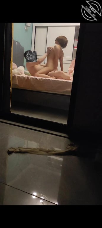 爸爸射了以后 妈妈欲求不满 继续用假鸡巴艹 - 老宋论坛-老宋论坛