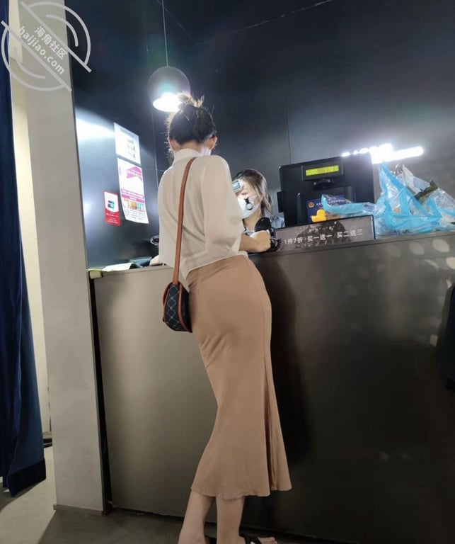 （原创）姐夫前脚刚走，我就把喝醉酒的亲姐姐按着直接内射了。-老宋论坛