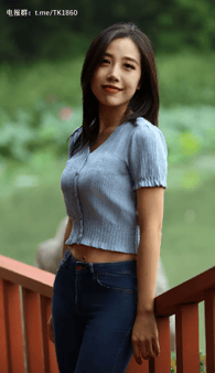 【AI脱衣】精选女神良家在众人面前被脱去衣服后入 配图5