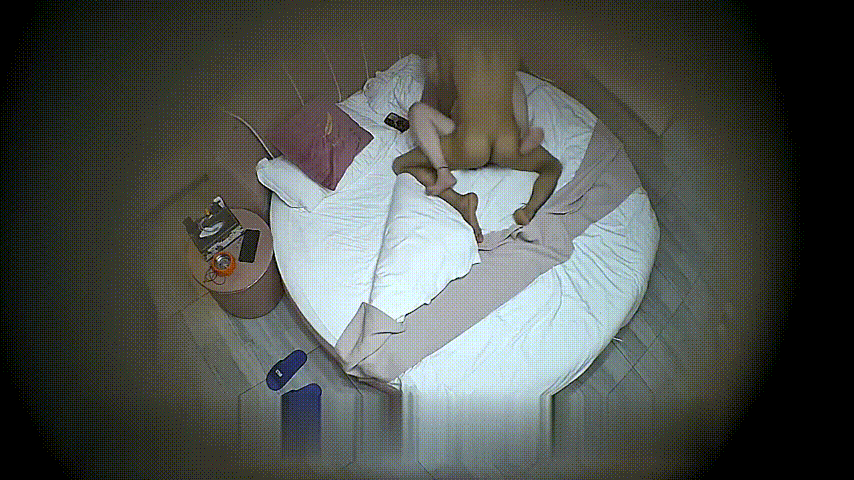 上帝视角偷情实录！5-18男人约少妇激情打炮，一见面就干柴烈火，被操时还在接电话 配图6