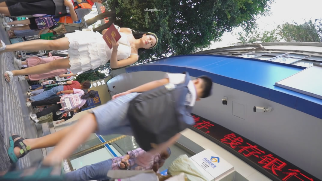 空城原创爆款❤️街头尾随手持房产证极品镂空骚裙红透骚丁爆毛露逼，欲火瞬间引爆！-老宋论坛