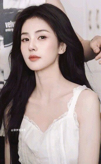 【AI脱衣】抖音快手小红书骚女明星爱吃大鸡巴肏逼骑乘摇曳！ 配图11