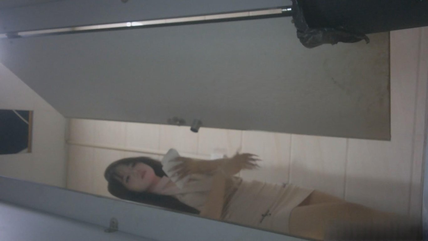 【重磅私密福利】50元双视角4K超清偷拍！极品馒头逼女神主播大尺度拉屎全过程+刮 配图13