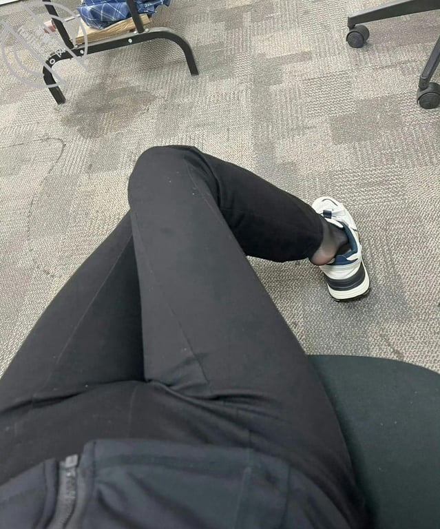 《最新视频》把老姐哄到北方陪我。她男朋友不会知道打电话时候她在我的胯下-老宋论坛