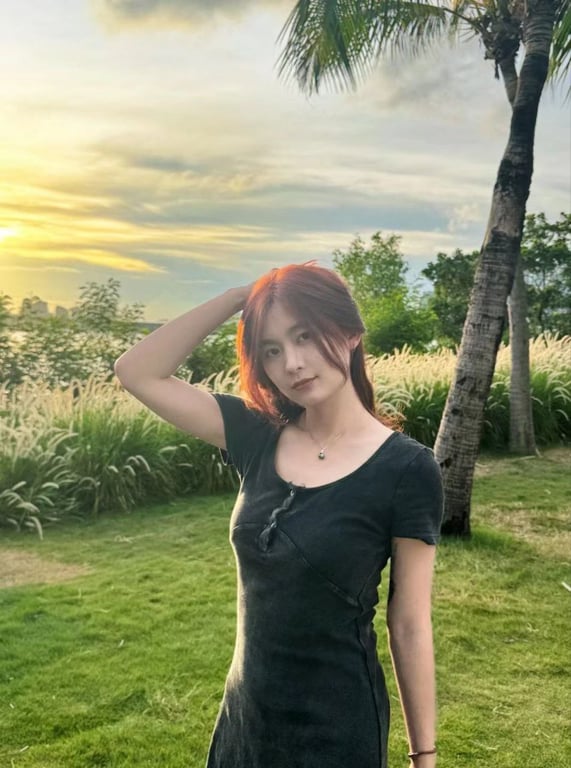 【绝密流出】重庆反差女神「林瑶」黑丝开档，忘情口交+骑乘摇晃，10V高清无删减！ 配图14