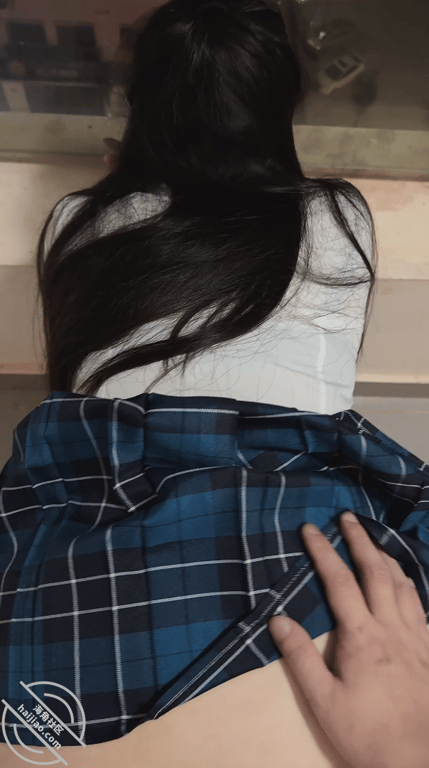 趁着老公出门去买菜,我被他的兄弟按在卫生间里爆操! 配图16