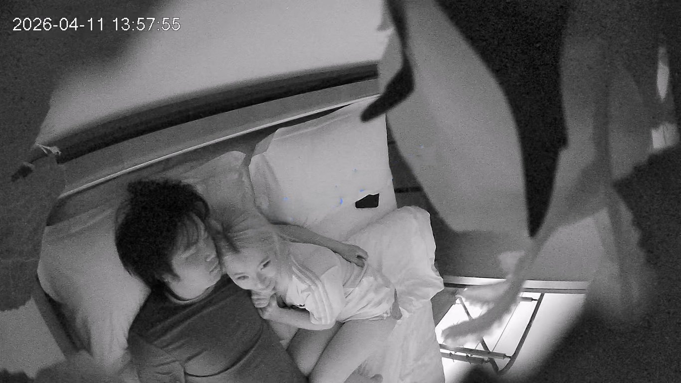 4-11 暴力老公背妻偷欢！SM调教极品高颜美妞 狗链捆绑+狂扇耳光猛烈爆操 配图2