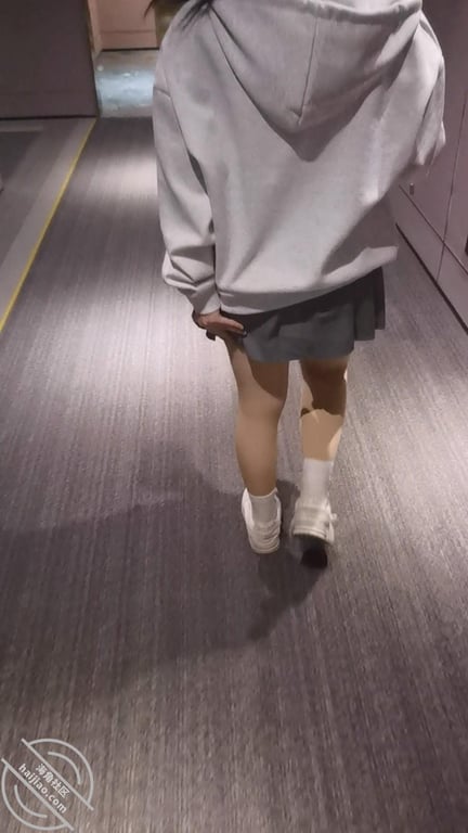 【真是原创】破处18岁小可爱视频终于做好了（送金币噢），特意加了些字幕 - 老宋论坛-老宋论坛