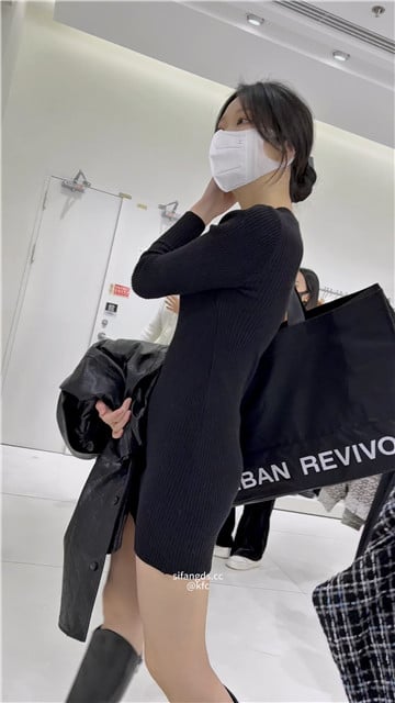 极致诱惑！KFC抄底绝世曼妙包臀裙女神，天仙气质爆屏，白色小内内湿润诱人，王思聪 配图13