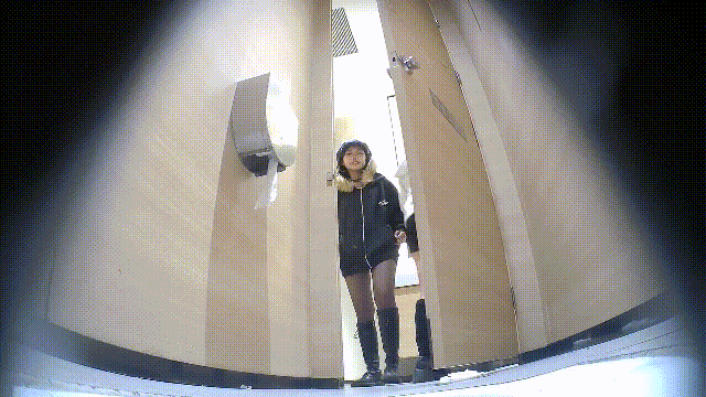 商场女厕偷拍数位年轻美眉大小便，后位清晰看双洞，同步露脸 配图10