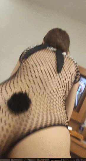 ⭐⭐【绝密私拍】四川短发良家少妇极致黑丝诱惑 蕾丝渔网网袜层层包裹 酒店暗黑灯光 配图5