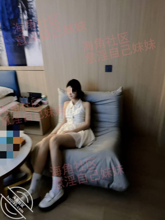 【原创视频51】跟妹妹闺蜜喝了点酒，打开她的心扉，操了她，嫩逼是真紧呀 - 老宋论坛-老宋论坛