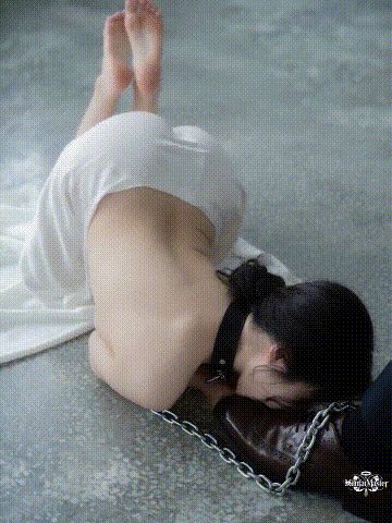 【AI短剧】《办公室掌控》闷骚的小秘书一直在等待老板的办公室调教 期待老板来占有 配图4