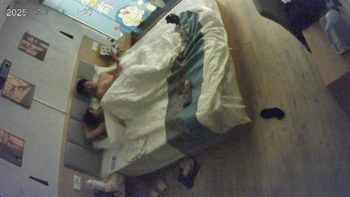 12-21流出乐橙酒店偷拍模特身材美女被性欲很强的男友连续干了几炮呻吟给力 配图11