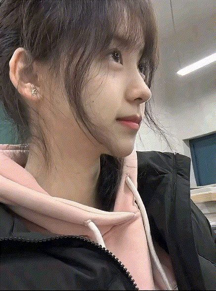 【AI脱衣】继续快手抖音小红书网红明星网红都爱吃大鸡巴吧！ 配图4
