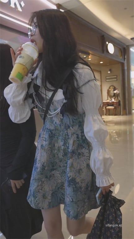 ❣️爆款推荐❣️【商场偷窥】绝美高颜值大长腿美女，个性泡泡内裤藏春光，厚厚姨妈巾私密1V - 老宋论坛-老宋论坛