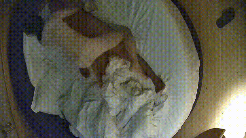 情趣台12-28：中年夫妻激情爆棚！少妇高潮到腿缠腰狂夹，男人扛肩猛冲不停，舔逼 配图4