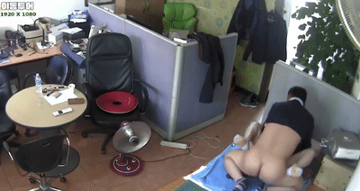 韩国绝色少妇店内大胆勾引店长！忍不住当场脱裤狂干到高潮！ 配图3