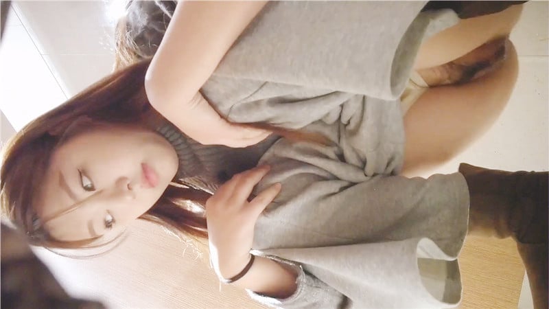 酒吧女厕全景偷拍几位美女嘘嘘还有一位女神级的少妇人美B更美 配图14