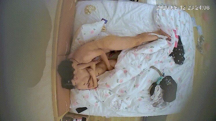 9-13流出酒店高清台偷拍痛心!刚满19岁花季少女生日当天被几个破气球把身子献给 配图2