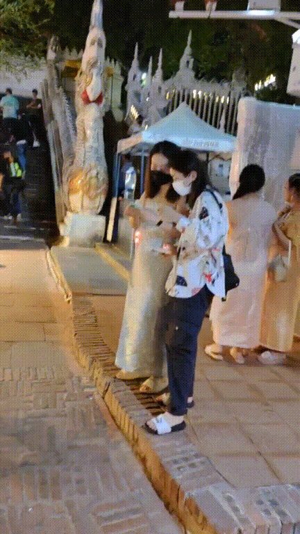 步行街女公厕真实偷拍多位女性方便，正面高清特写镜头 配图2