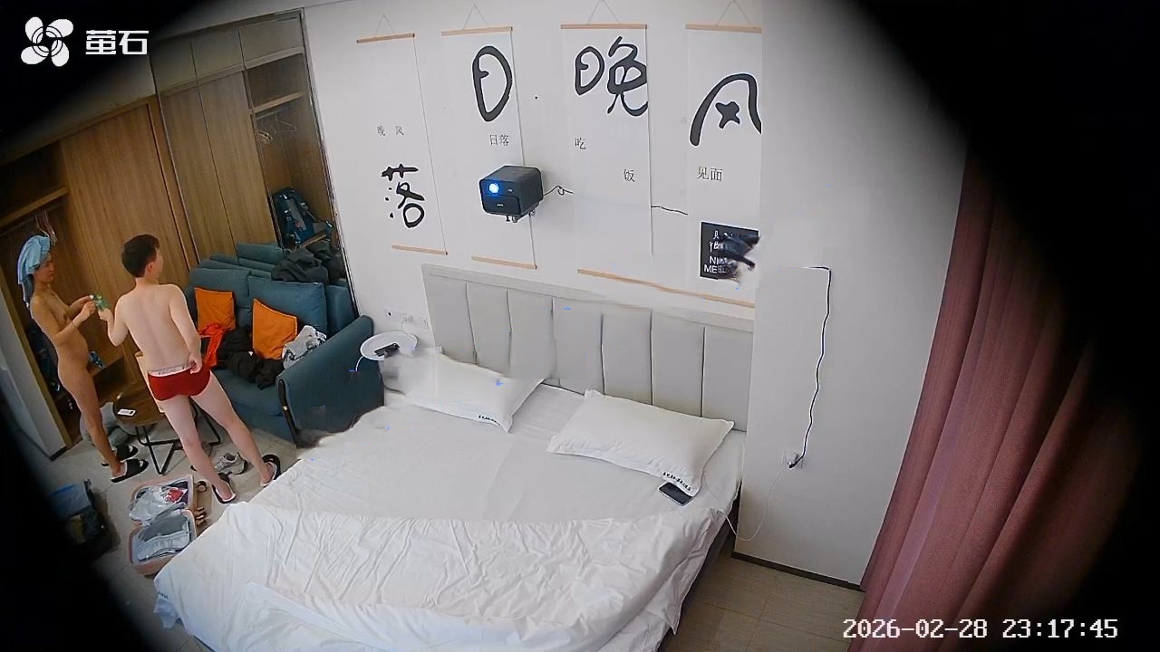 女同开房激情缠绵 突遇隐藏摄像头惊恐尖叫欲火焚身 配图4