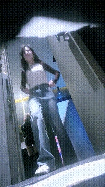 夜总会女厕全景偷拍多位大长腿美女各种极品嫩鲍鱼 配图22