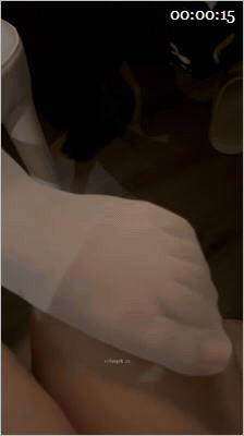 爆款推特KK05情侣调教！反差女友日常淫欲觉醒「qgvoul」付费露脸私拍，丝袜 配图30