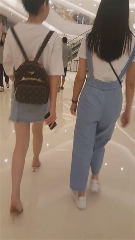 爆推【商场激情抄底】极品少妇玉足诱惑！电梯人潮牛仔短裙硬上，老哥技术拉满1V 配图8