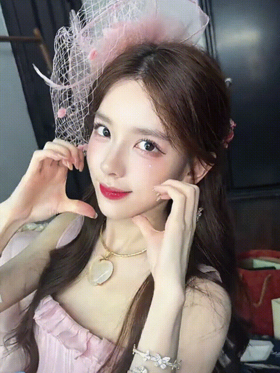 【AI脱衣】继续快手抖音小红书网红明星及红人你的女神跪着像狗一样爬向你！ 配图7