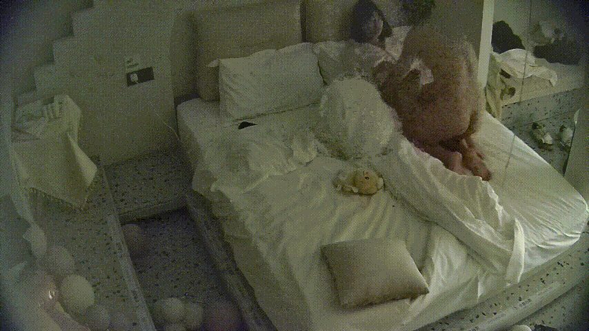 民宿浪漫生日房陷阱：男人精心布置只为激情缠绵！美女毒龙挑逗后狂野内射高潮迭起 配图3