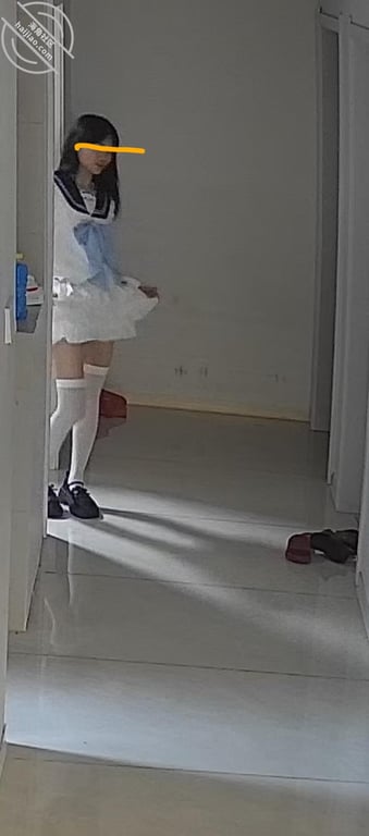 女儿用这个大棒子最后一次自慰，然后被爸爸没收了。 配图4