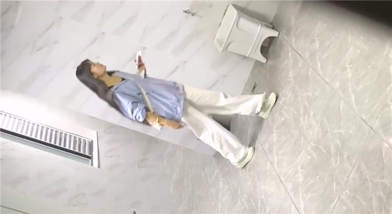 大神潜入商场女厕全景偷拍多位漂亮小姐姐各种极品美鲍鱼一一展示 配图6