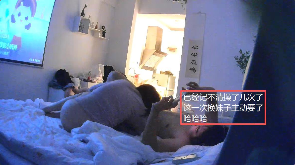 1-24流出乐橙酒店近视角偷拍连续几天入住大学生情侣爆炸头小哥有空就干无情打桩机 配图22