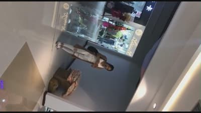 车先生商场偷窥白裤少妇女厕尿尿，近距离细数诱人白色逼毛全过程❤️-老宋论坛
