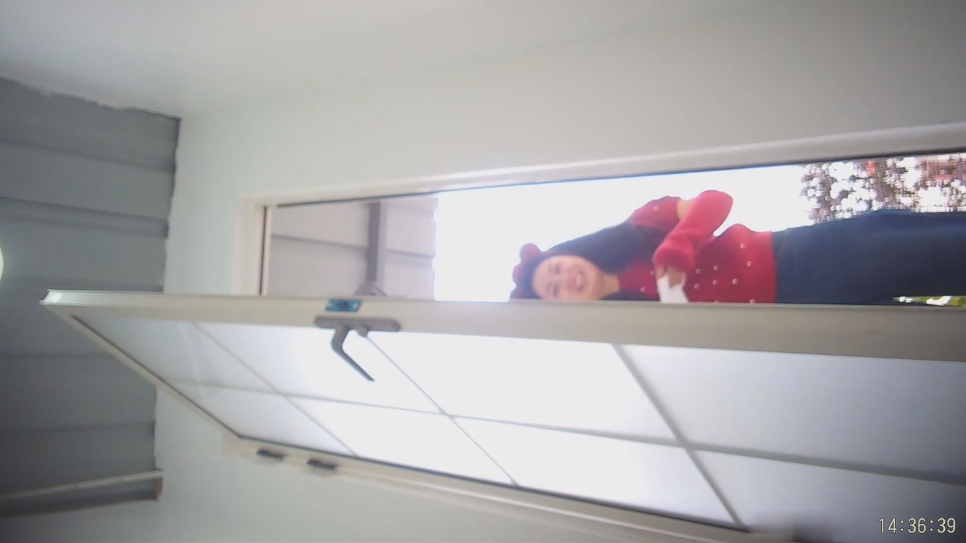 前段时间很火的某莉岛网红景区女厕偷拍JK短裙萝莉妹听说话声音貌似男的高清无水印原 配图19