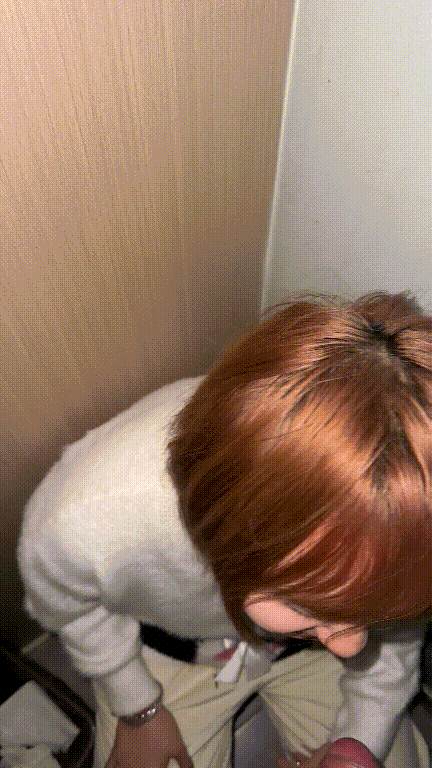 【4K原相机无码泄密】高冷拽妹厕所跪舔后被猛干秒变淫荡母狗，露脸激情自拍全曝光！ 配图5