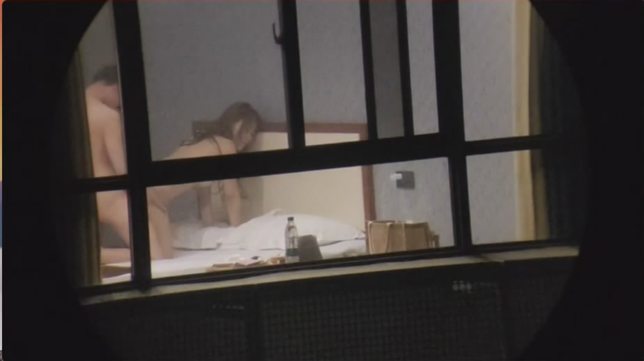 窗外偷拍❤️手机望远镜偷拍对面楼住户做爱不下窗帘小伙挺厉害的站起来操-老宋论坛
