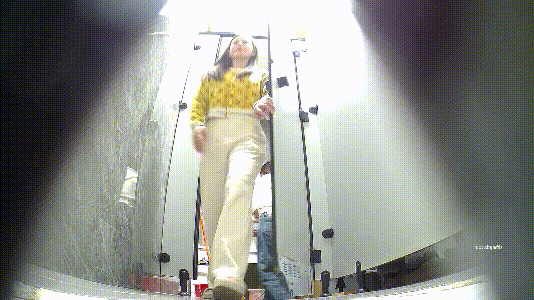 商场女厕全景偷拍几位高跟美少妇人美BB也嫩 配图20