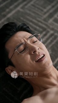 【AI短剧】《深夜加班，绝望办公室》1-8集 女总裁走投无路，被心怀不轨男人拿天 配图10