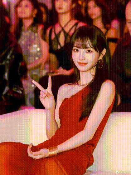 【AI脱衣】明星T台脱衣网红明星被操母狗大屌！ 配图9