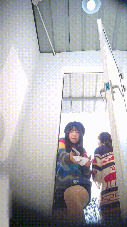 美女如云街边女公厕真实偷拍多位小姐姐方便，近景特写后位双洞清晰可见，同步露脸⑶ 配图5