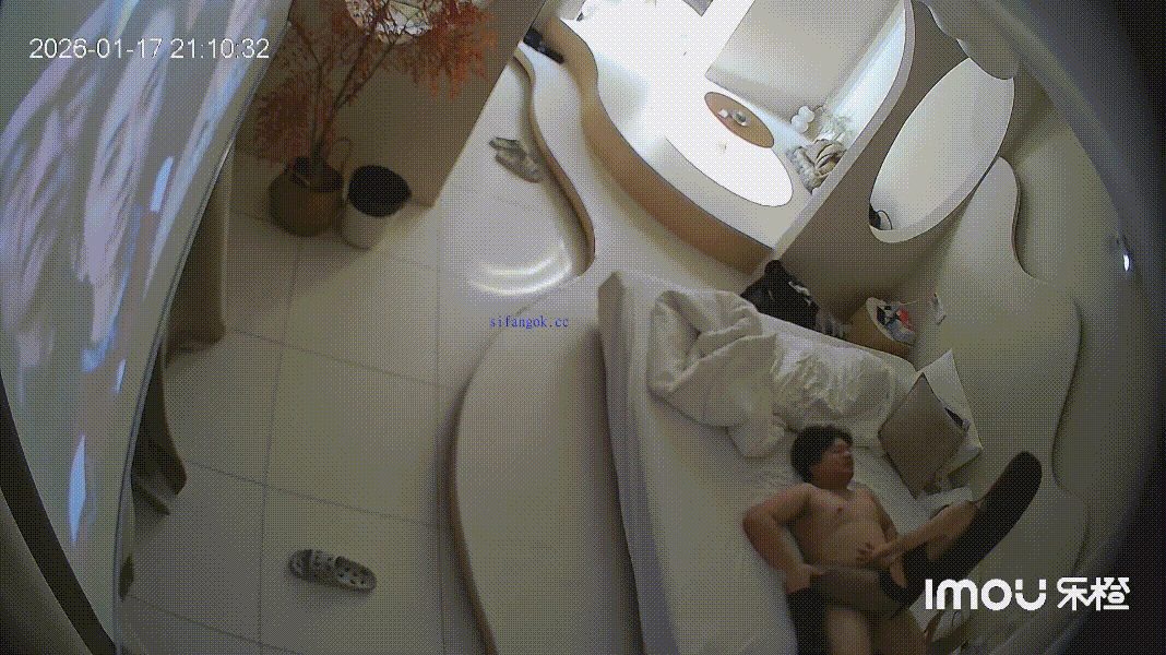 乐橙酒店18+激情流出！气质少妇被变态皮靴丝袜控炮友疯狂调教缠绵 配图3