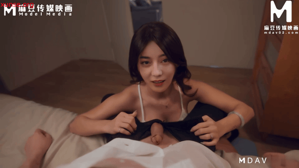 【AI明星换脸】迪丽热巴 寂寞翘人妻背着老公偷吃氺 配图2